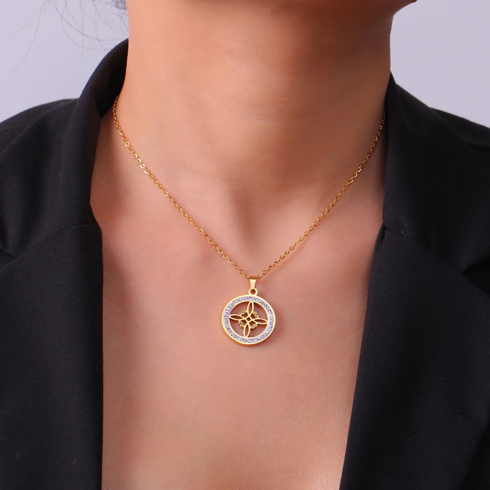 Witch Knot Zircon Necklace